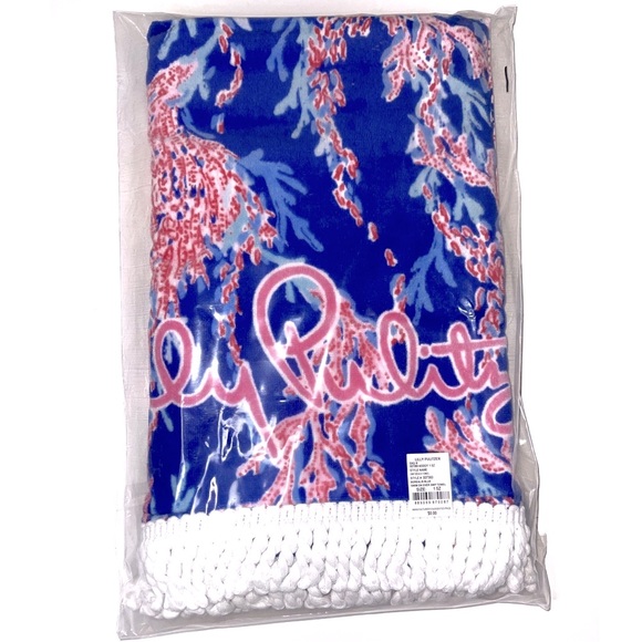 LILLY PULITZER Oversized Beach Towel Borealis Blue Swim On Over Gwp Towel NWT - Picture 3 of 5
